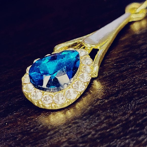 Brand New Exquisite Opal Blue Earrings - Picture 5 of 6